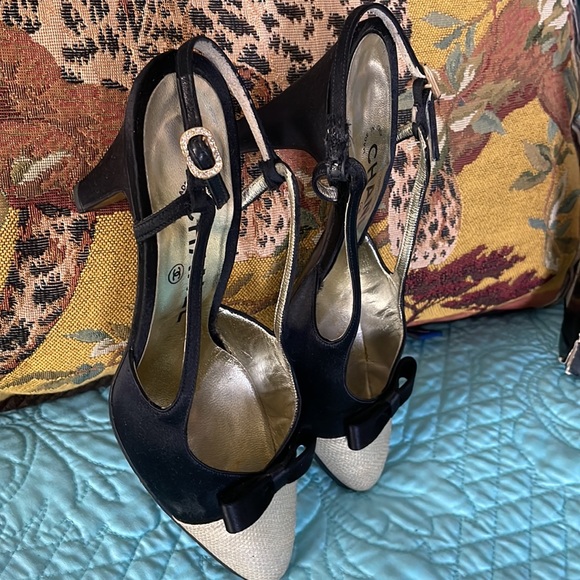Chanel vintage black satin and gold slingback heels. - Picture 3 of 5